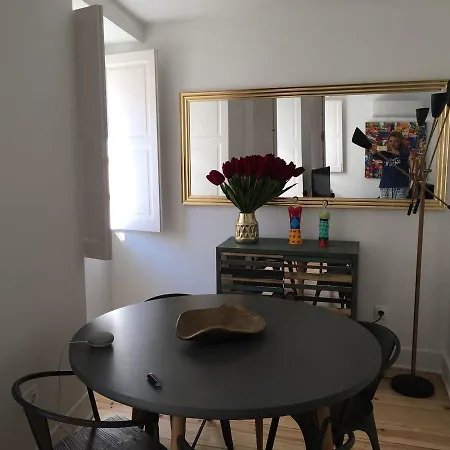 Charming In Chiado For 4 In Apartamento *